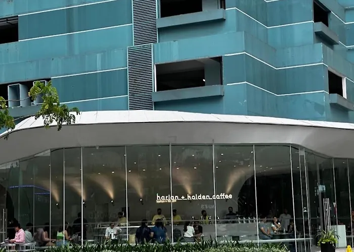 Prime Bgc Steps From Uptown Mall
